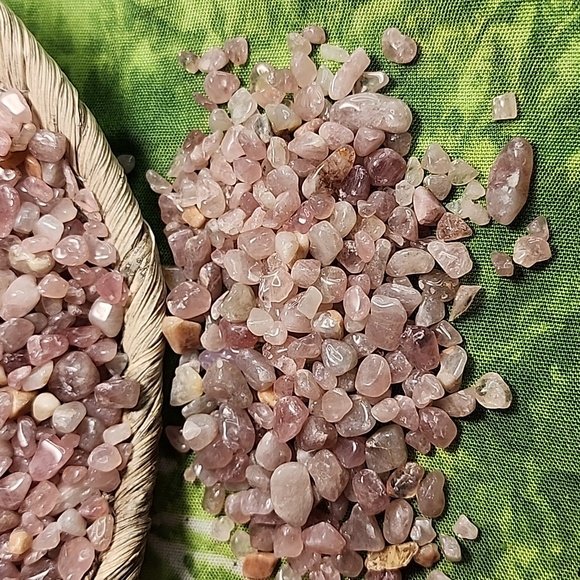 Pink 🩷 Tourmaline 🩷😍 tumble chips. Great for bottling, crafts, jewelry making - Picture 5 of 5